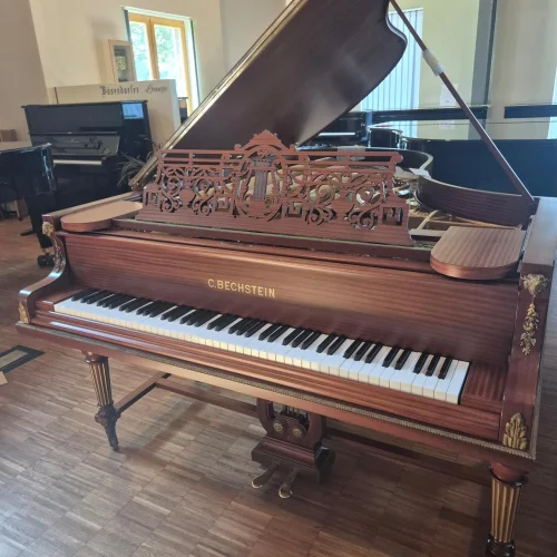Ansicht des Bechstein Flügels von vorne