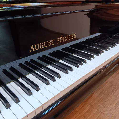 Klaviatur eines August Förster Flügel Modell 190 in schwarz poliert 