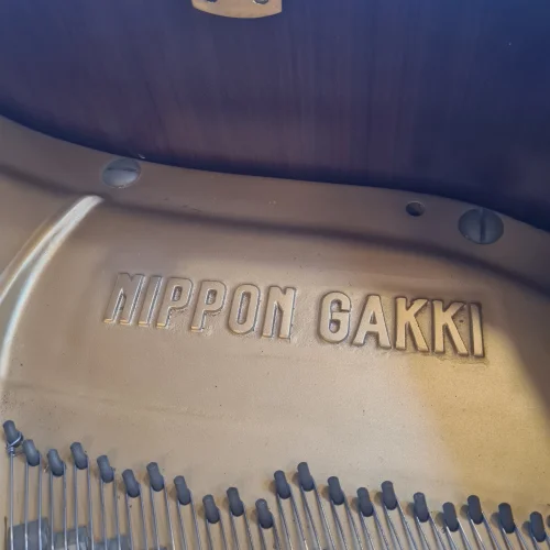 Gussplatte mit Aufschrift Nippon Gakki