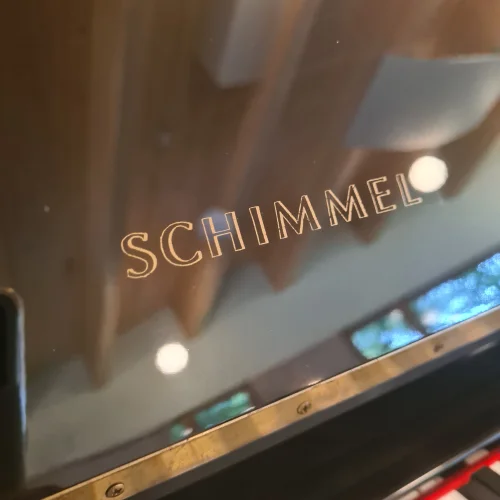   Schimmel Schriftzug von der Seite