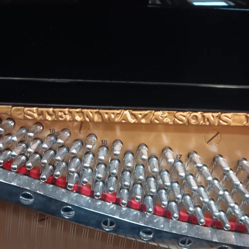 Schriftzug innen eines Steinway & Sons Klavier Mod. K 132 von 1913