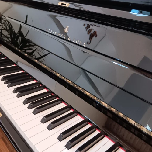 Steinway & Sons Klavier Mod. K 132