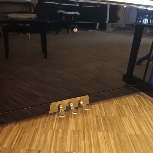 Pedaleinheit eines Wendl & Lung Klavier Mod. 122 in schwarz poliert