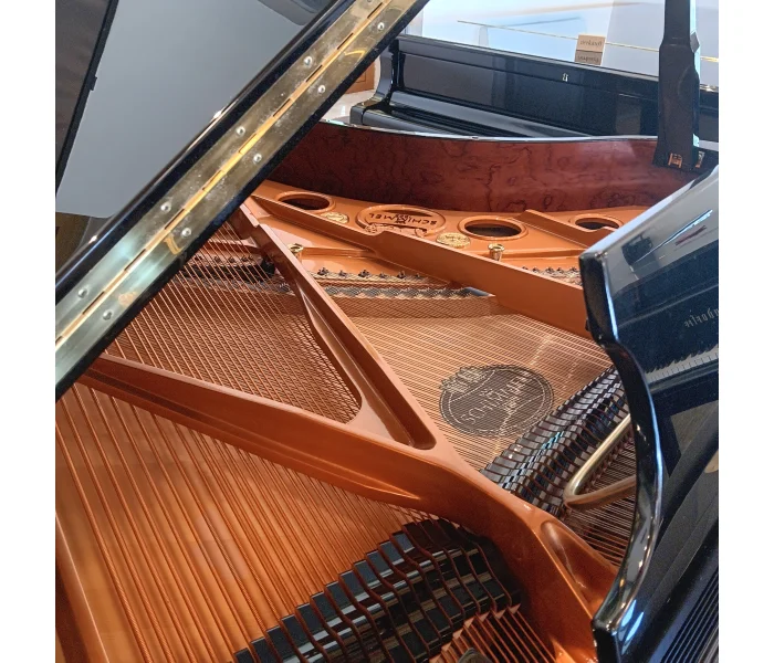 Schimmel Flügel SP 189 Silent offen zeigt Tasten, Flügelklappe und Innenmechanik in heller Umgebung​​​​​​​​​​​​​​​​​​​​​​​​​​​​​​​​​​​​​​​​​​​​​​